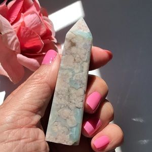 Green flower agate tower